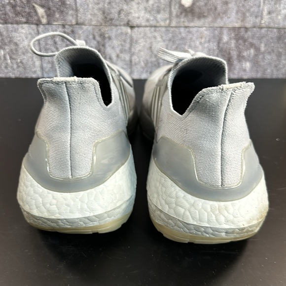 Men’s Adidas Ultraboost - Picture 4 of 9